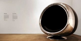 Turbina de avião é transformada em cadeira giratória